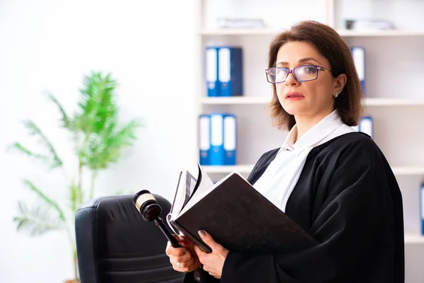 Middle-aged female doctor working in courthouse — Stock Photo, Image