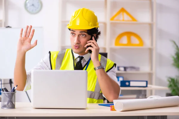 Male construction engineer working in the office — Stock Photo, Image