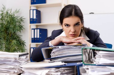 Kadın işçilerin aşırı çalışma ile mutsuz 