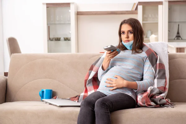 Doente grávida sofrendo em casa — Fotografia de Stock