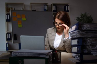 Kadın işçilerin aşırı işten acı   