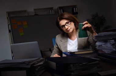 Kadın işçilerin aşırı işten acı   