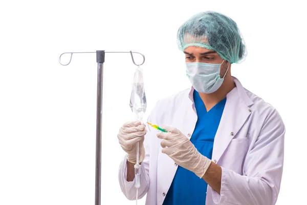 Jonge dokter in infusie concept geïsoleerd op wit — Stockfoto