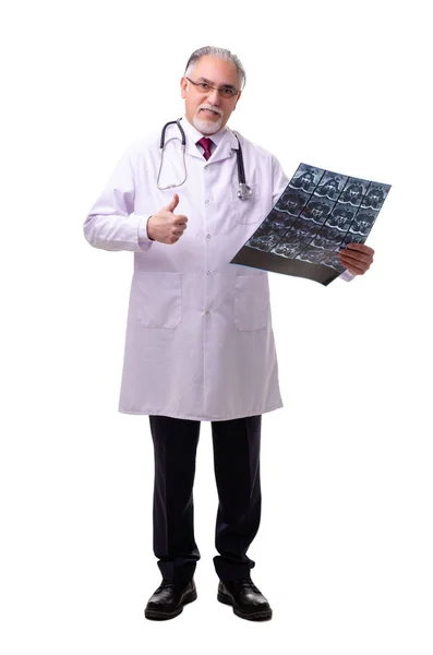 Viejo médico masculino aislado en blanco —  Fotos de Stock