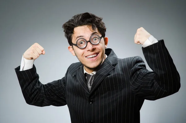 Funny nerd zakenman in donkere Studio — Stockfoto