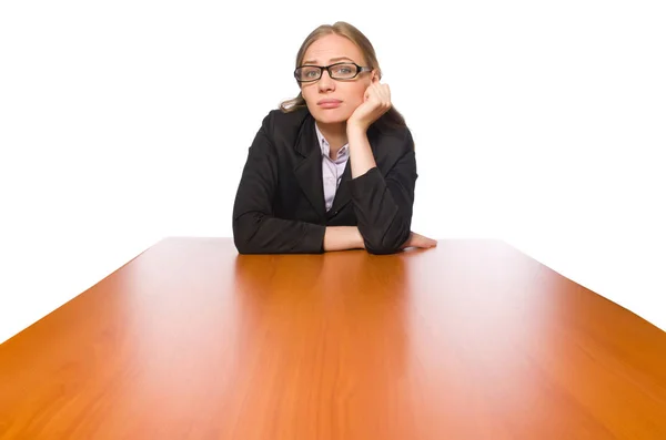 Kobieta pracownik siedzi przy długim stole odizolowany na białym — Zdjęcie stockowe