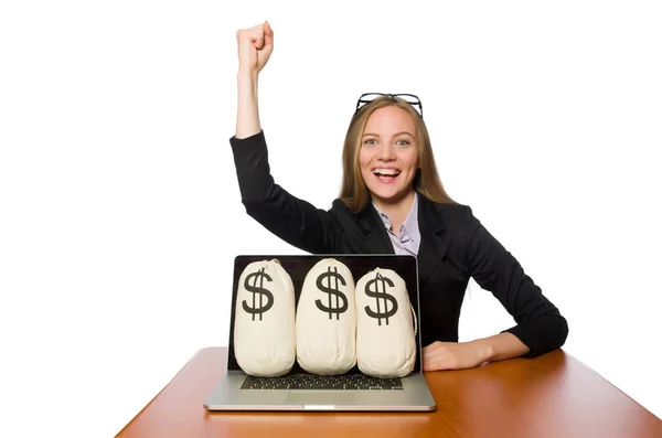 Kvinnlig anställd med pengar säckar på hennes bord — Stockfoto