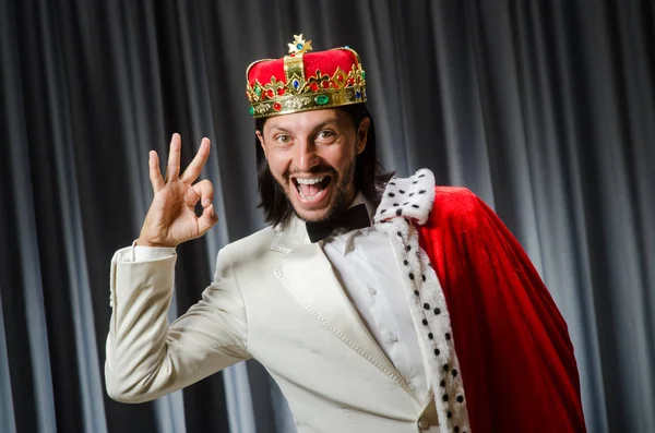 Divertido rey con corona en concepto de coronación — Foto de Stock