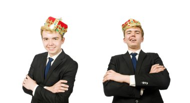 Taçlı bir iş adamı beyazlar içinde.