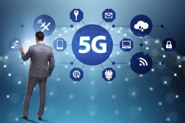 5g Internet kavramı düğmelere basarak işadamı ile