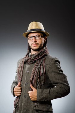 Komik konsept Vintage şapka giyen adam