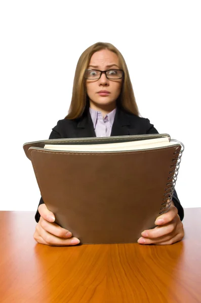 Employée assise à une longue table isolée sur du blanc — Photo