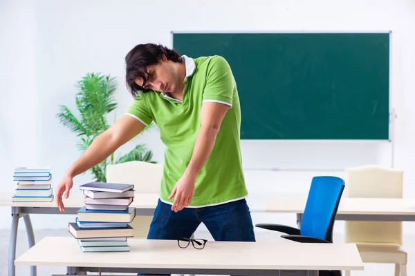 Young male student in front of green board — Stock Photo, Image