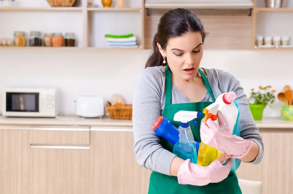 Young female contractor doing housework — Stock Photo, Image