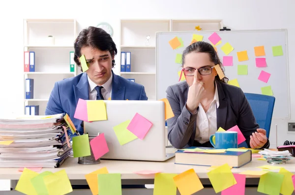 Two colleagues employees working in the office — Stock Photo, Image