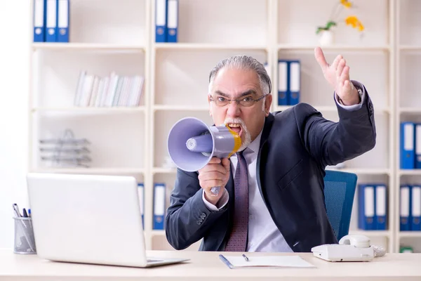 White bearded old businessman employee unhappy with excessive wo — Stock Photo, Image