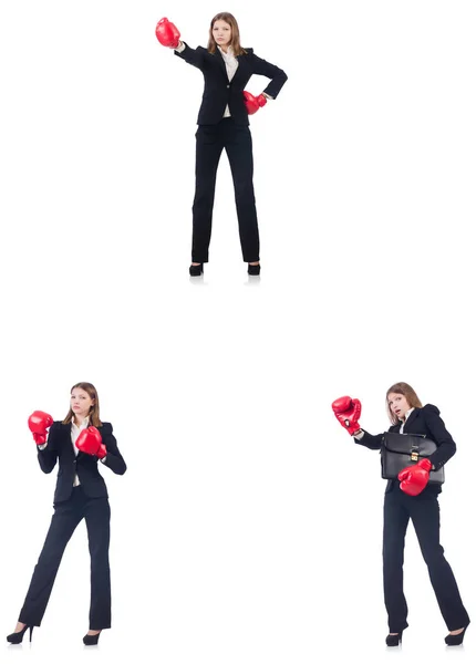 Zakenvrouw met bokshandschoenen geïsoleerd op wit — Stockfoto