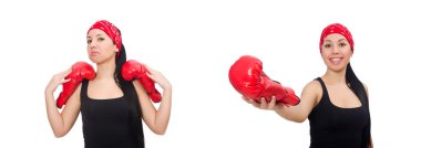 Kadın boksör beyazlar içinde.