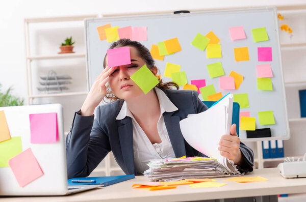 Молодая сотрудница в конфликте приоритетов концепции 