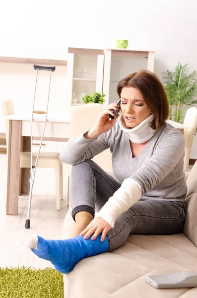 Woman after car accident suffering at home — Stock Photo, Image