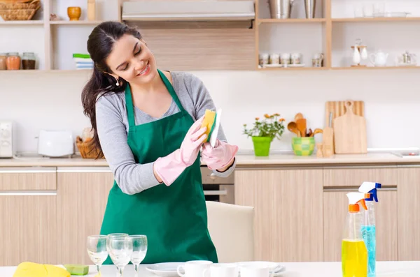 Young female contractor doing housework — Stock Photo, Image