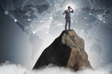 dağ tepesinde işadamı 