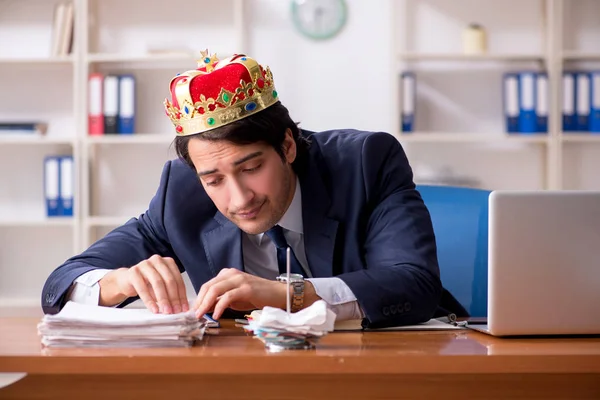 Young king businessman working in the office — Stock Photo, Image