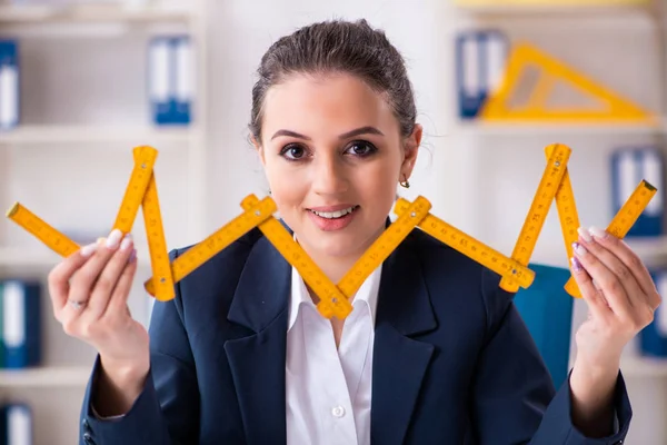 Young female architect working in the office — Stock Photo, Image