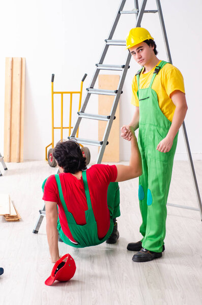 Injured worker and his workmate 