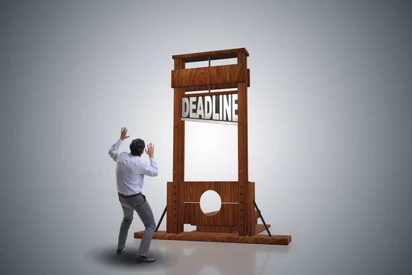 Zakenman in deadline concept met guillotine — Stockfoto