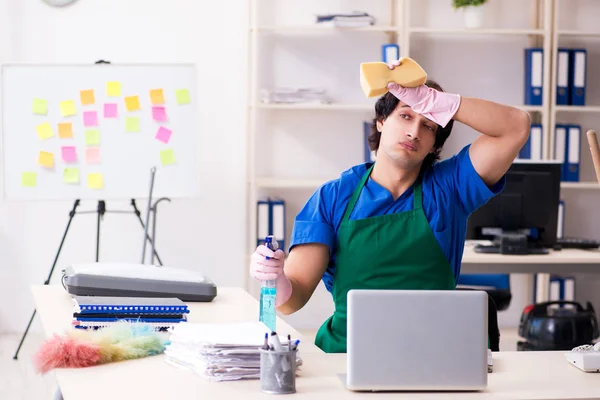 Male handsome professional cleaner working in the office — Stock Photo, Image