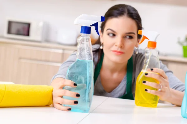 Young female contractor doing housework — Stock Photo, Image