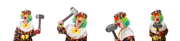 Clown met hamer geïsoleerd op wit — Stockfoto