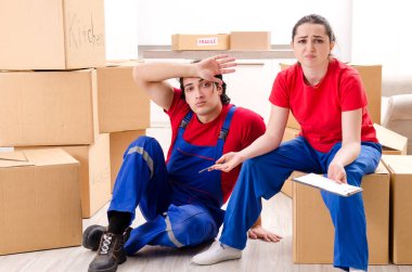 Profesyonel nakliyeciler evde yer değiştiriyor. 