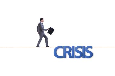 Dar ipüzerinde yürüyen işadamı ile kriz konsepti