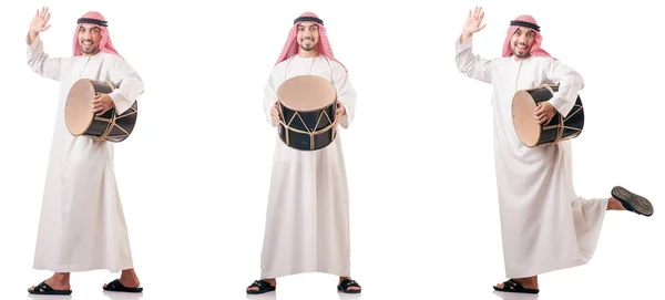 Арабский человек с барабаном изолирован на белом — стоковое фото