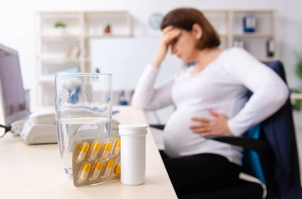 Old pregnant woman working in the office — Stock Photo, Image