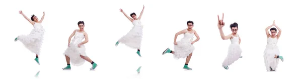 Grappig dansen man dragen in vrouw jurk geïsoleerd op wit — Stockfoto