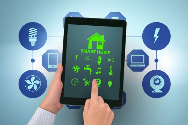 Concept de maison intelligente avec appareils et appareils — Photo