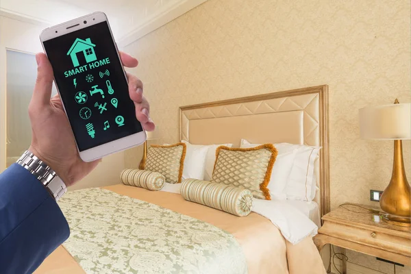 Smart home concept con dispositivi ed elettrodomestici — Foto Stock