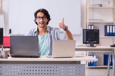 Bu ofiste çalışan uzman 