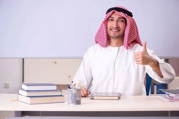 Arab teacher in front of whiteboard — Stock Photo, Image