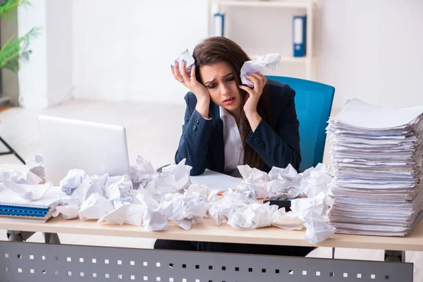 Businesswoman rejecting new ideas with lots of papers — Stock Photo, Image