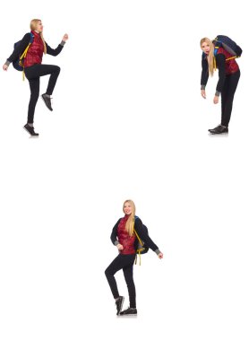 Sırt çantalı genç bir kadın bembeyaz 