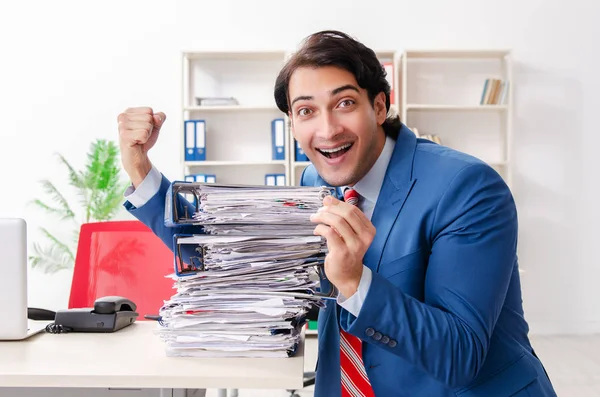 Young male employee with engagement ring in the office — Stock Photo, Image