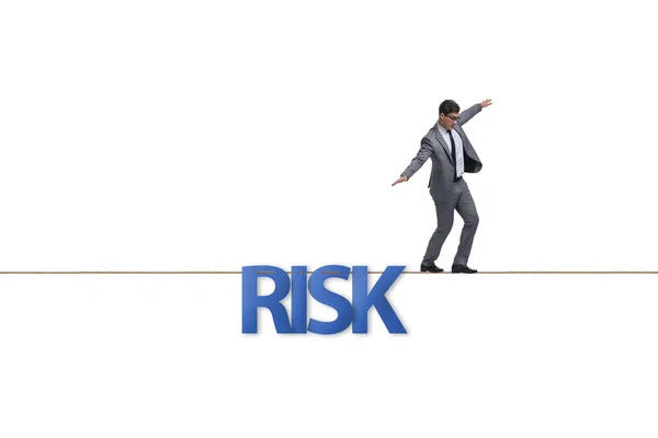 Affärsman i risk konceptet går på tight Rope — Stockfoto