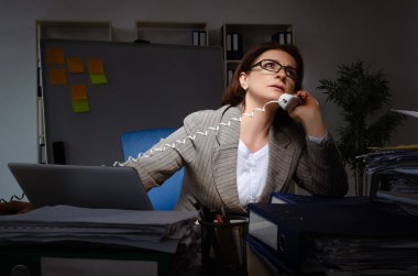 Kadın işçilerin aşırı işten acı   