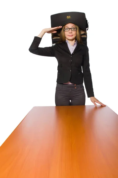 Жінка-працівник сидить за довгим столом ізольовано на білому — стокове фото