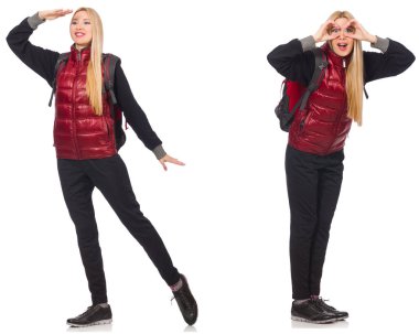 Sırt çantalı genç bir kadın bembeyaz 