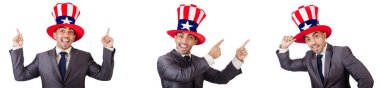 adam beyaz izole Amerikan şapka ile 